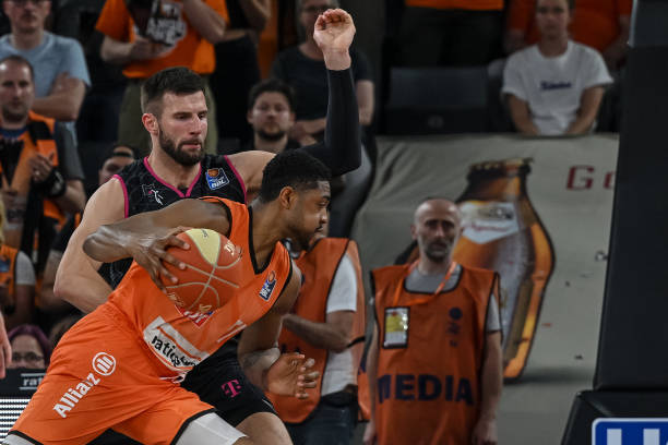 亮的防守 亮的防守