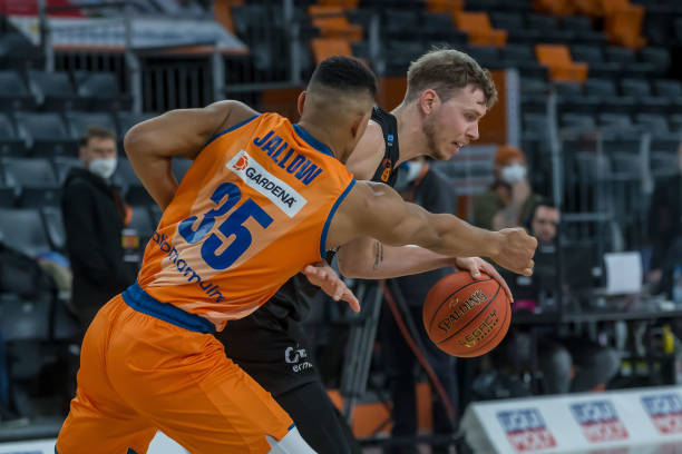 的外线防守 的外线防守